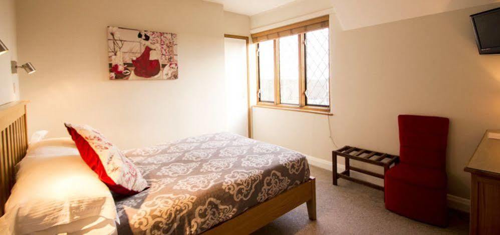 Fern Lodge Guesthouse Hythe  Extérieur photo